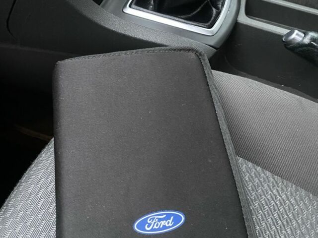 Синий Форд Фокус, объемом двигателя 1.4 л и пробегом 165 тыс. км за 2100 $, фото 2 на Automoto.ua