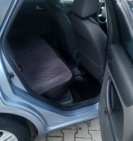 Синій Форд Фокус, об'ємом двигуна 1.6 л та пробігом 372 тис. км за 4000 $, фото 9 на Automoto.ua