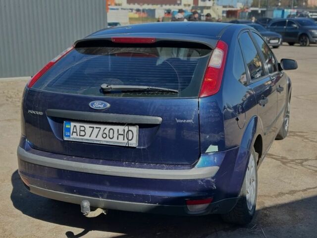 Синий Форд Фокус, объемом двигателя 1.4 л и пробегом 220 тыс. км за 2950 $, фото 4 на Automoto.ua