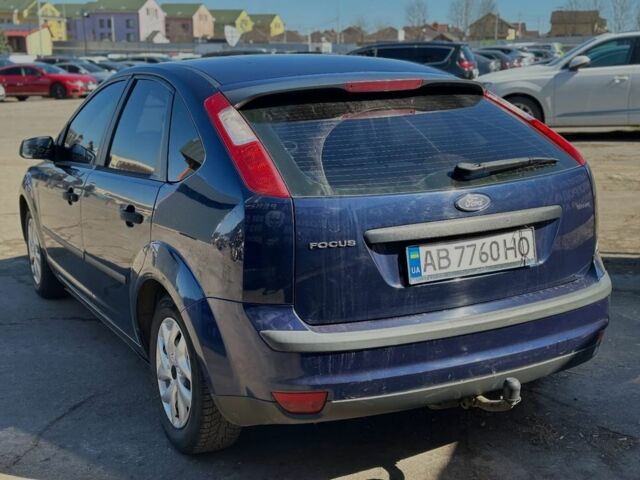 Синий Форд Фокус, объемом двигателя 1.4 л и пробегом 220 тыс. км за 2950 $, фото 3 на Automoto.ua