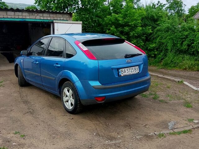 Синій Форд Фокус, об'ємом двигуна 1.6 л та пробігом 350 тис. км за 3900 $, фото 1 на Automoto.ua