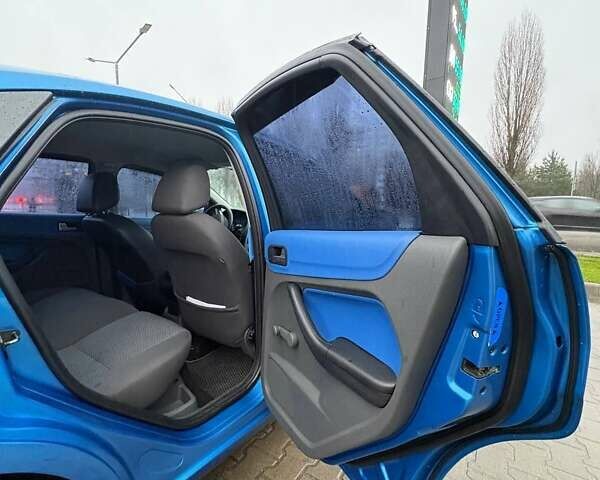 Синий Форд Фокус, объемом двигателя 1.6 л и пробегом 245 тыс. км за 4500 $, фото 23 на Automoto.ua