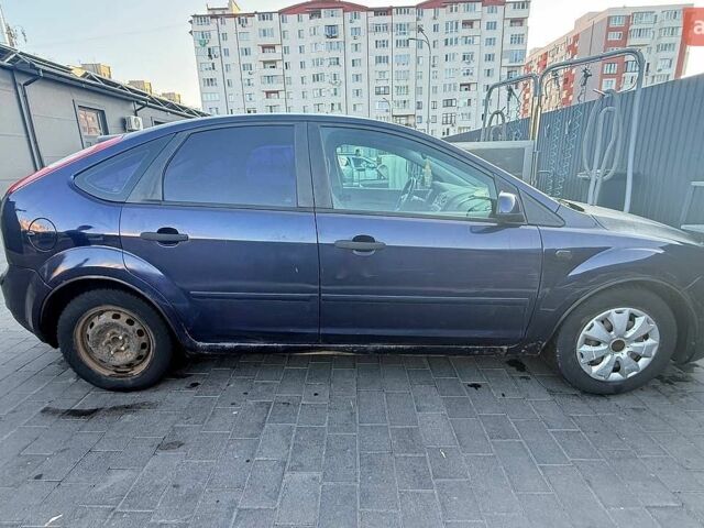 Синій Форд Фокус, об'ємом двигуна 1.39 л та пробігом 215 тис. км за 2500 $, фото 2 на Automoto.ua