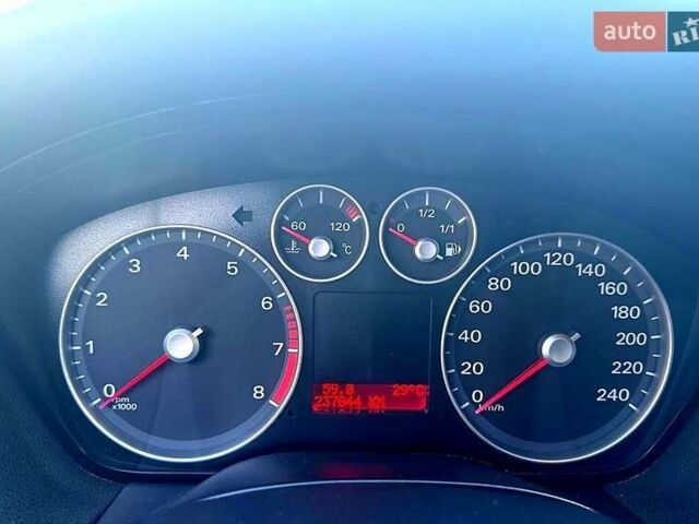 Синій Форд Фокус, об'ємом двигуна 1.8 л та пробігом 238 тис. км за 5999 $, фото 8 на Automoto.ua