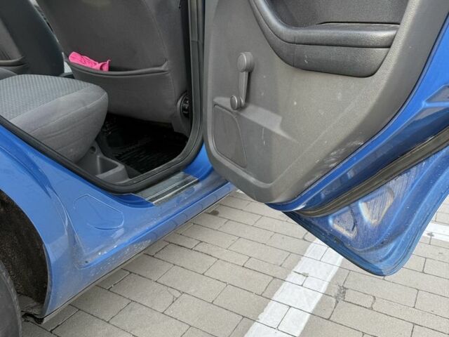 Синій Форд Фокус, об'ємом двигуна 1.6 л та пробігом 244 тис. км за 4000 $, фото 9 на Automoto.ua