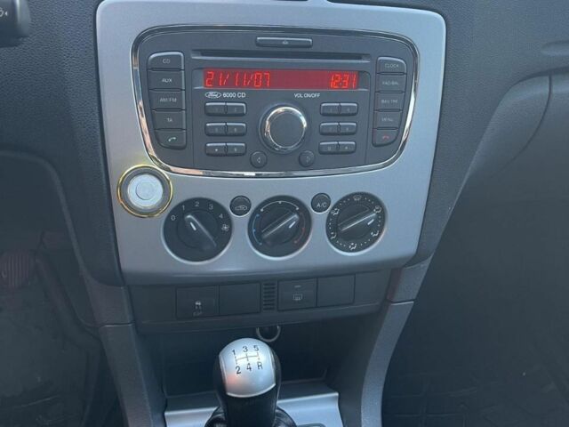 Синий Форд Фокус, объемом двигателя 1.6 л и пробегом 320 тыс. км за 5100 $, фото 5 на Automoto.ua