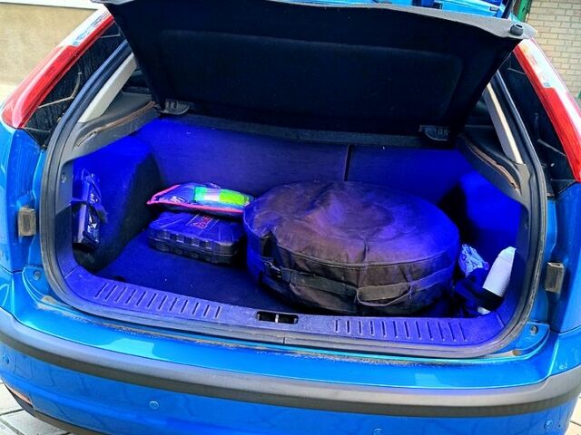 Синий Форд Фокус, объемом двигателя 1.6 л и пробегом 350 тыс. км за 5500 $, фото 7 на Automoto.ua