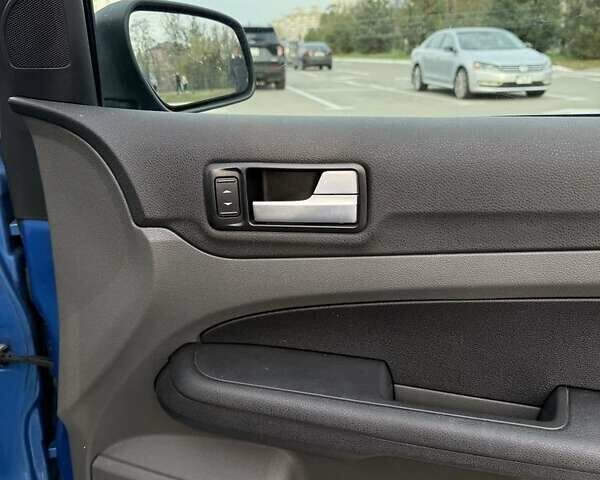 Синий Форд Фокус, объемом двигателя 1.6 л и пробегом 244 тыс. км за 4000 $, фото 10 на Automoto.ua