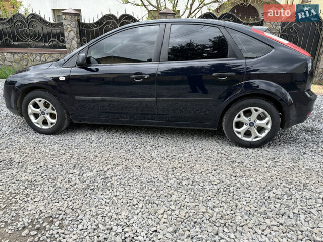 Синій Форд Фокус, об'ємом двигуна 1.4 л та пробігом 286 тис. км за 3999 $, фото 2 на Automoto.ua