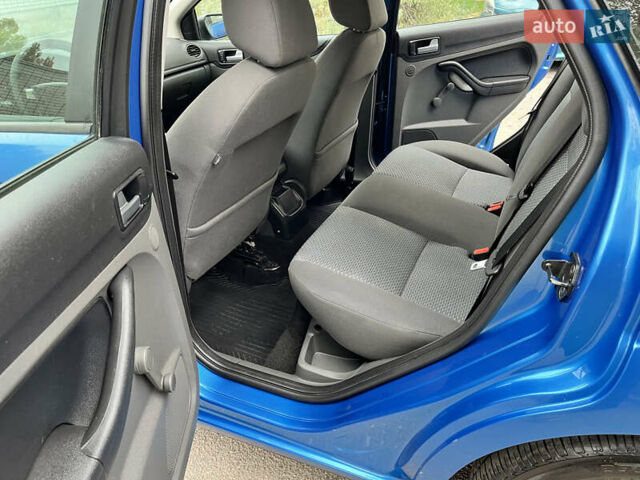 Форд Фокус 2007 в Днепре (Днепропетровске) на Automoto.ua Синий Форд Фокус, объемом двигателя 1.6 л и пробегом 148 тыс. км за 5500 $, фото 16 на Automoto.ua