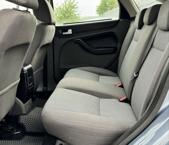 Синий Форд Фокус, объемом двигателя 1.6 л и пробегом 220 тыс. км за 5300 $, фото 13 на Automoto.ua