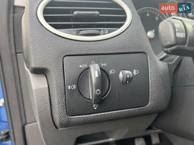 Синий Форд Фокус, объемом двигателя 1.6 л и пробегом 236 тыс. км за 4950 $, фото 19 на Automoto.ua