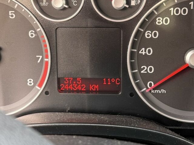 Синій Форд Фокус, об'ємом двигуна 1.6 л та пробігом 244 тис. км за 4000 $, фото 17 на Automoto.ua