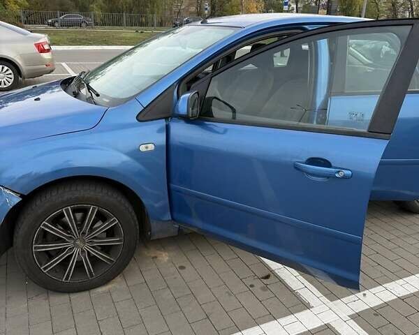 Синий Форд Фокус, объемом двигателя 1.6 л и пробегом 244 тыс. км за 4000 $, фото 1 на Automoto.ua