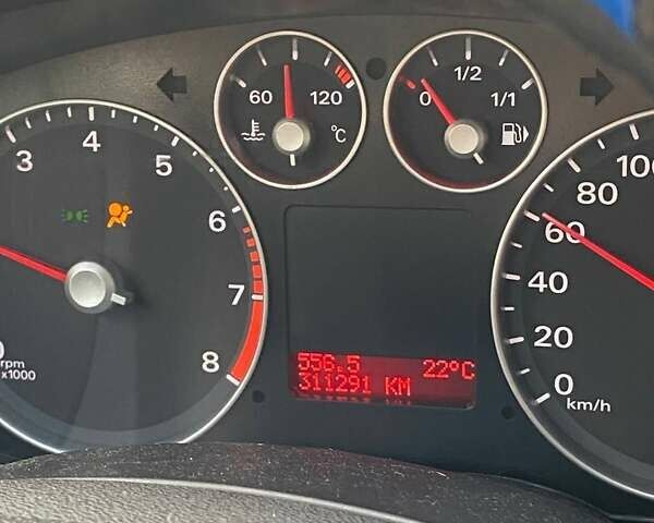 Синий Форд Фокус, объемом двигателя 1.6 л и пробегом 312 тыс. км за 5450 $, фото 5 на Automoto.ua