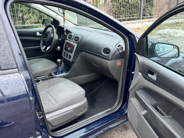 Синій Форд Фокус, об'ємом двигуна 1.4 л та пробігом 308 тис. км за 3600 $, фото 5 на Automoto.ua