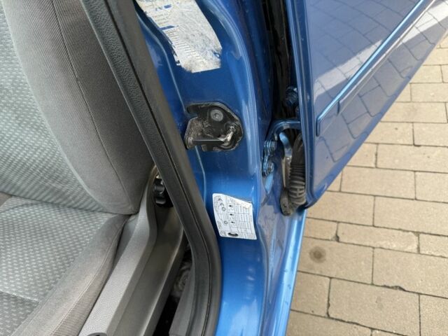 Синій Форд Фокус, об'ємом двигуна 1.6 л та пробігом 244 тис. км за 4000 $, фото 5 на Automoto.ua