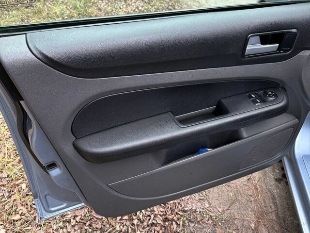 Синий Форд Фокус, объемом двигателя 1.6 л и пробегом 364 тыс. км за 2799 $, фото 17 на Automoto.ua