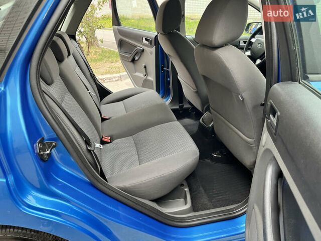 Форд Фокус 2007 в Днепре (Днепропетровске) на Automoto.ua Синий Форд Фокус, объемом двигателя 1.6 л и пробегом 148 тыс. км за 5500 $, фото 15 на Automoto.ua
