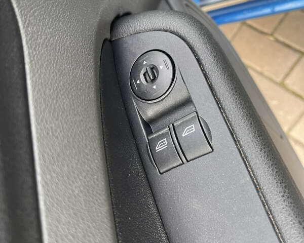 Синий Форд Фокус, объемом двигателя 1.6 л и пробегом 236 тыс. км за 4950 $, фото 18 на Automoto.ua