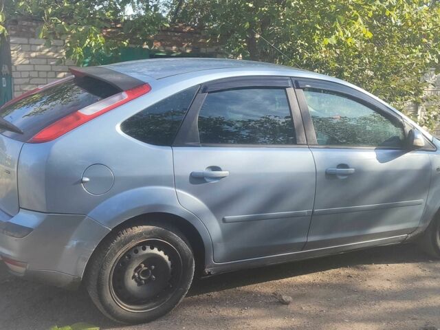 Синий Форд Фокус, объемом двигателя 1.8 л и пробегом 330 тыс. км за 1700 $, фото 6 на Automoto.ua