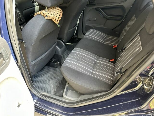 Синій Форд Фокус, об'ємом двигуна 1.4 л та пробігом 286 тис. км за 4300 $, фото 4 на Automoto.ua