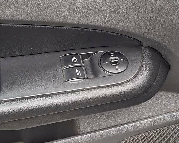 Синій Форд Фокус, об'ємом двигуна 2 л та пробігом 357 тис. км за 4200 $, фото 11 на Automoto.ua