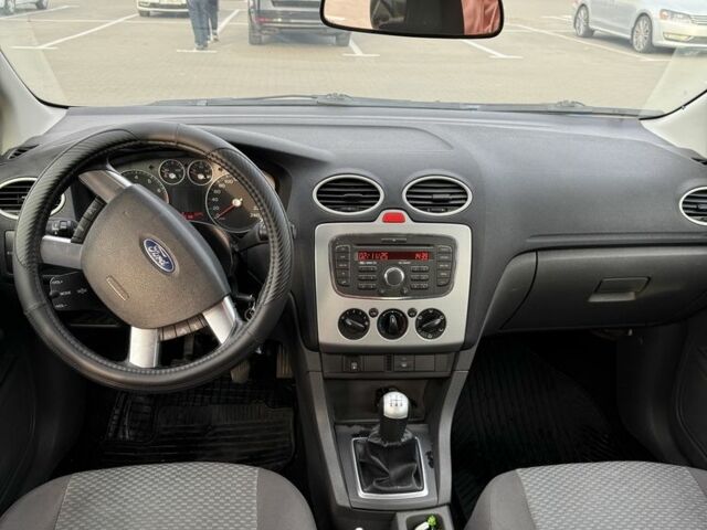 Синій Форд Фокус, об'ємом двигуна 1.6 л та пробігом 244 тис. км за 4000 $, фото 16 на Automoto.ua