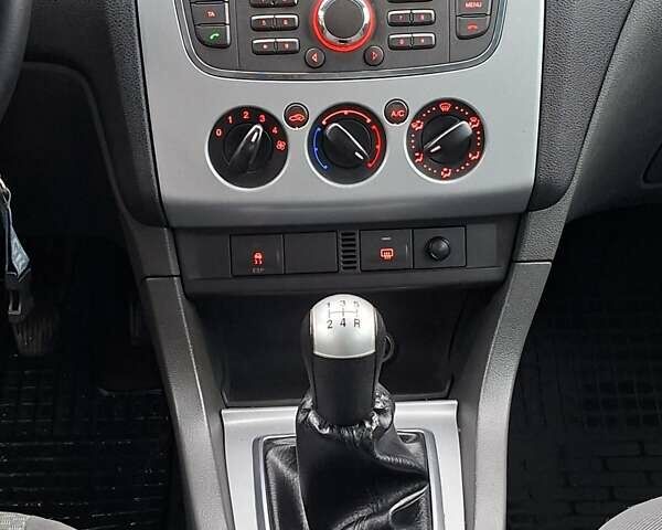 Синій Форд Фокус, об'ємом двигуна 2 л та пробігом 357 тис. км за 4200 $, фото 15 на Automoto.ua