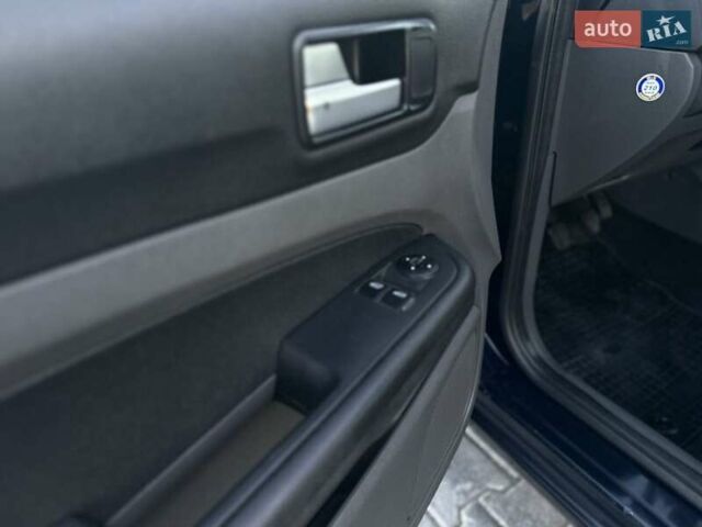 Синий Форд Фокус, объемом двигателя 2 л и пробегом 357 тыс. км за 4700 $, фото 2 на Automoto.ua