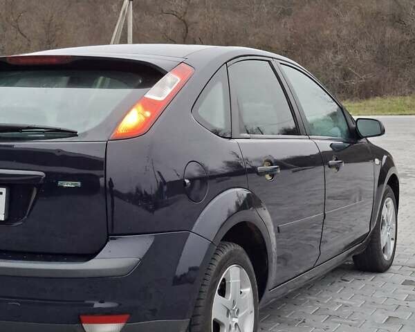 Синій Форд Фокус, об'ємом двигуна 2 л та пробігом 357 тис. км за 4200 $, фото 4 на Automoto.ua