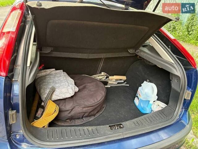 Синий Форд Фокус, объемом двигателя 1.6 л и пробегом 312 тыс. км за 5450 $, фото 8 на Automoto.ua