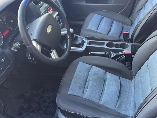 Синий Форд Фокус, объемом двигателя 1.6 л и пробегом 320 тыс. км за 5100 $, фото 4 на Automoto.ua