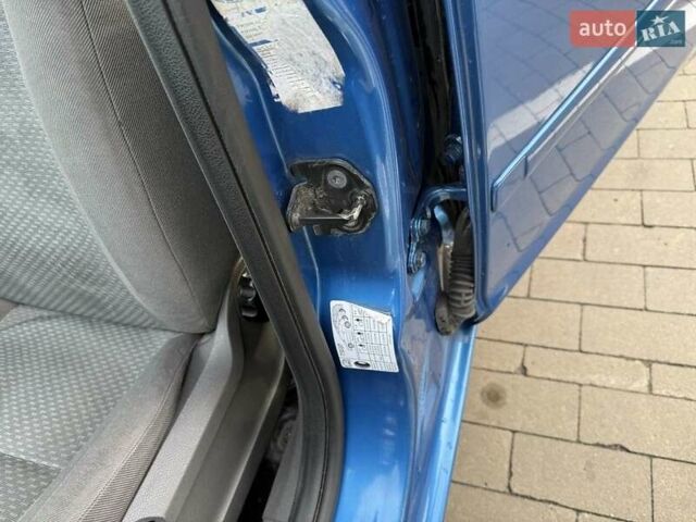 Синий Форд Фокус, объемом двигателя 1.6 л и пробегом 244 тыс. км за 4000 $, фото 4 на Automoto.ua