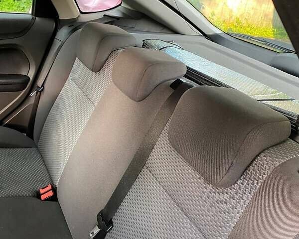 Синий Форд Фокус, объемом двигателя 1.6 л и пробегом 312 тыс. км за 5450 $, фото 6 на Automoto.ua