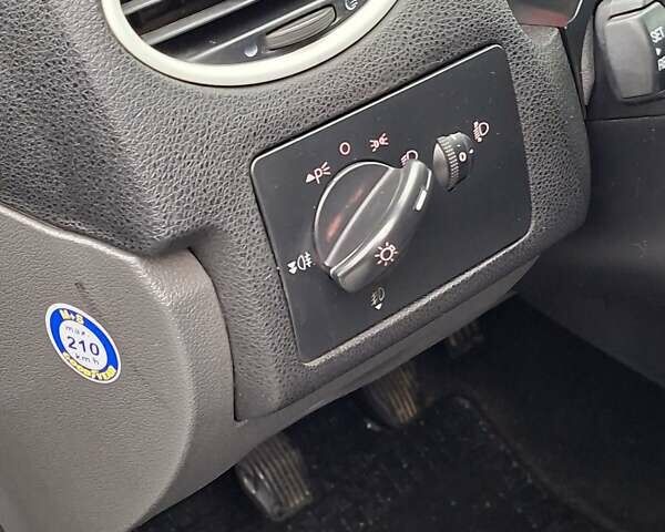 Синий Форд Фокус, объемом двигателя 2 л и пробегом 357 тыс. км за 3900 $, фото 12 на Automoto.ua