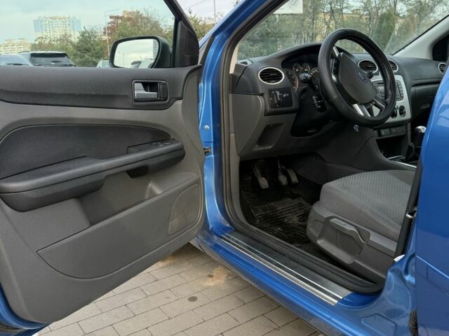 Синій Форд Фокус, об'ємом двигуна 1.6 л та пробігом 244 тис. км за 4000 $, фото 4 на Automoto.ua