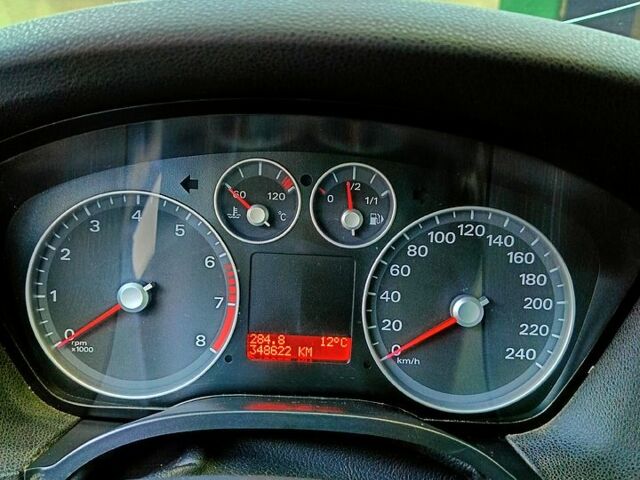 Синий Форд Фокус, объемом двигателя 1.6 л и пробегом 350 тыс. км за 5500 $, фото 6 на Automoto.ua