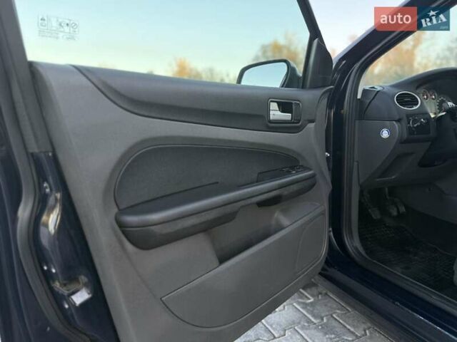 Синий Форд Фокус, объемом двигателя 2 л и пробегом 357 тыс. км за 4700 $, фото 5 на Automoto.ua