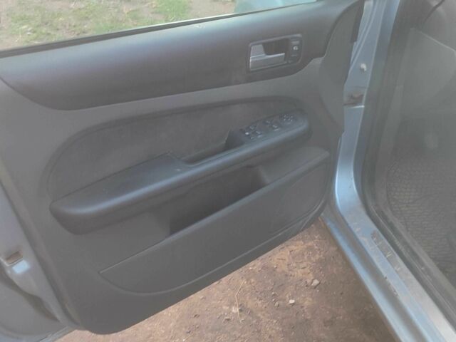 Синий Форд Фокус, объемом двигателя 1.8 л и пробегом 330 тыс. км за 1700 $, фото 2 на Automoto.ua