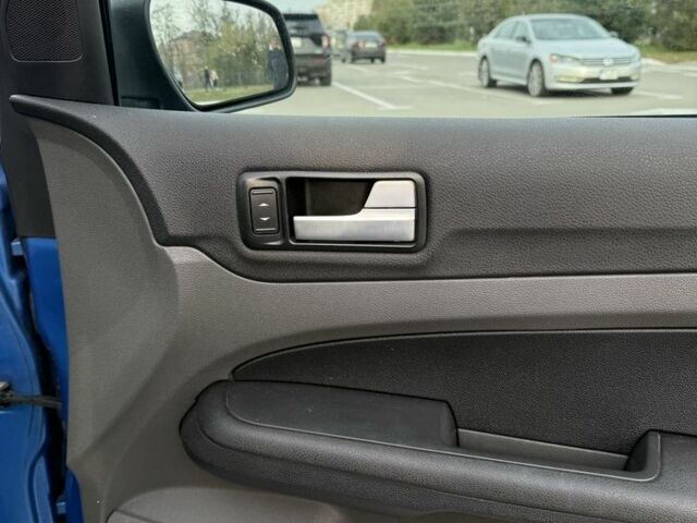 Синій Форд Фокус, об'ємом двигуна 1.6 л та пробігом 244 тис. км за 4000 $, фото 11 на Automoto.ua