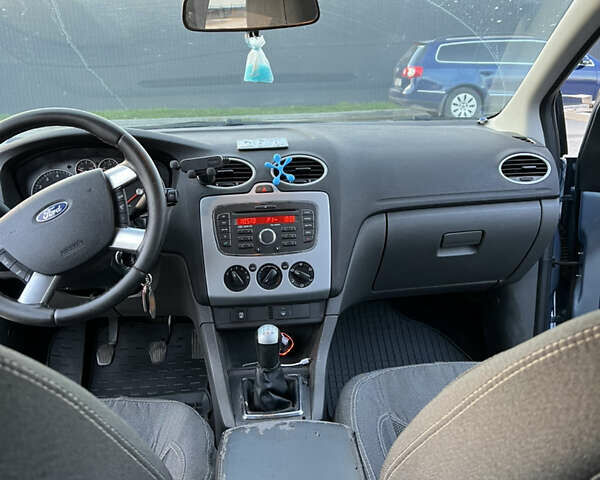 Синий Форд Фокус, объемом двигателя 1.6 л и пробегом 240 тыс. км за 4400 $, фото 9 на Automoto.ua