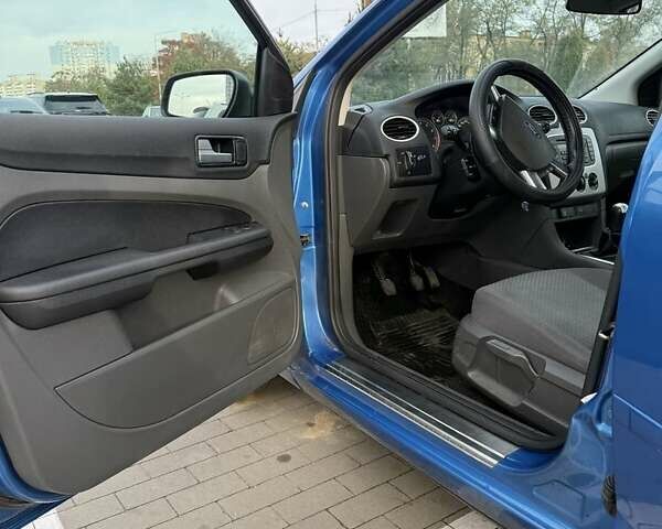 Синий Форд Фокус, объемом двигателя 1.6 л и пробегом 244 тыс. км за 4000 $, фото 3 на Automoto.ua