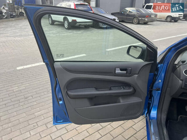Синий Форд Фокус, объемом двигателя 1.6 л и пробегом 236 тыс. км за 4950 $, фото 13 на Automoto.ua