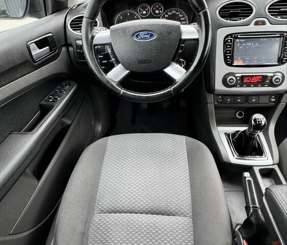 Синий Форд Фокус, объемом двигателя 1.6 л и пробегом 220 тыс. км за 5300 $, фото 15 на Automoto.ua