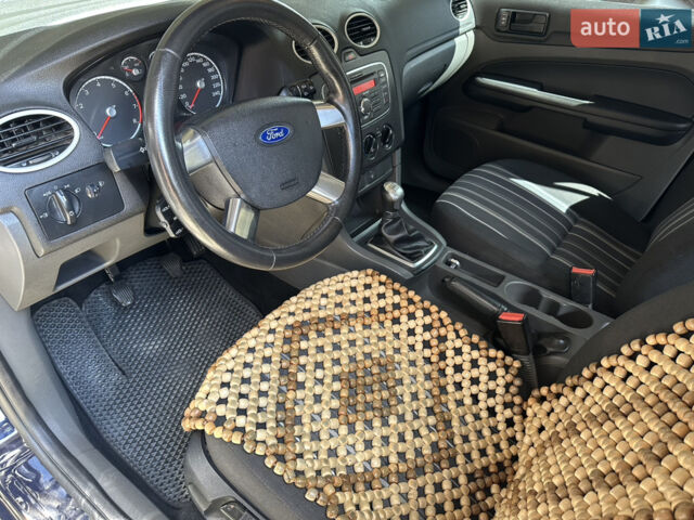 Синій Форд Фокус, об'ємом двигуна 1.4 л та пробігом 286 тис. км за 3999 $, фото 4 на Automoto.ua