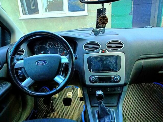 Синий Форд Фокус, объемом двигателя 1.6 л и пробегом 350 тыс. км за 4800 $, фото 1 на Automoto.ua