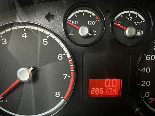 Синій Форд Фокус, об'ємом двигуна 1.4 л та пробігом 286 тис. км за 4300 $, фото 3 на Automoto.ua