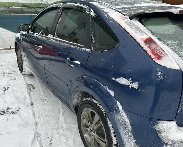 Синий Форд Фокус, объемом двигателя 1.4 л и пробегом 174 тыс. км за 3950 $, фото 2 на Automoto.ua