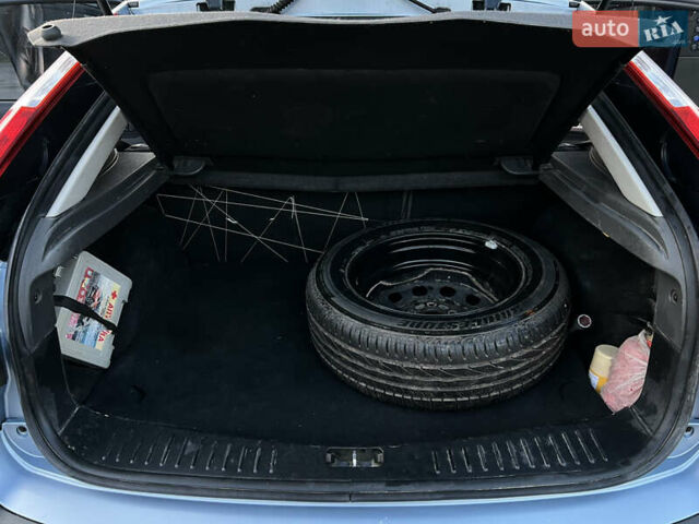 Синий Форд Фокус, объемом двигателя 1.6 л и пробегом 240 тыс. км за 4400 $, фото 5 на Automoto.ua